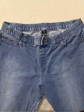 HUE XL Women's Light Blue Distress Elastic Stretch Denim Pull on Jeans Comfort